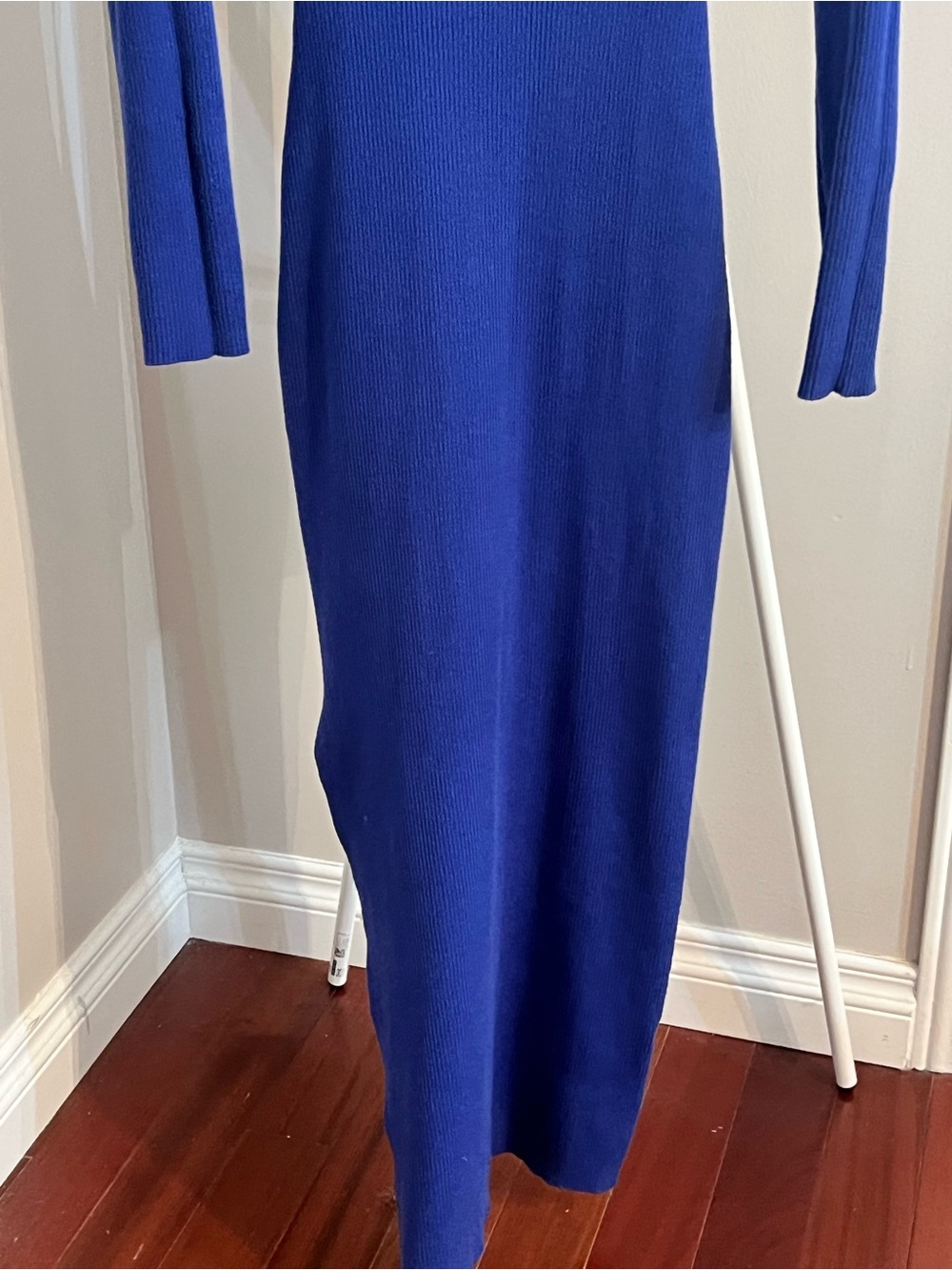 Blue Ribbed V-Neck Long Sleeve Top - Picture 4 of 8